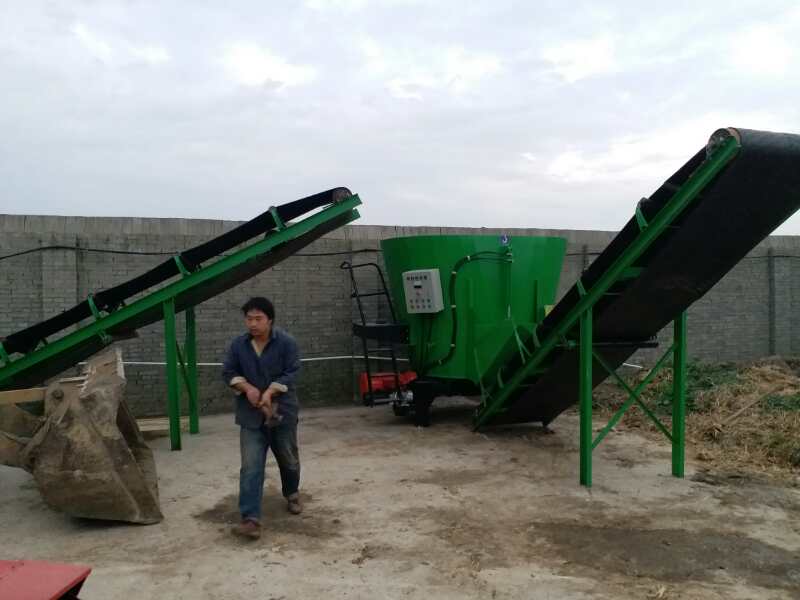 内蒙古某公司购买青贮取料机
